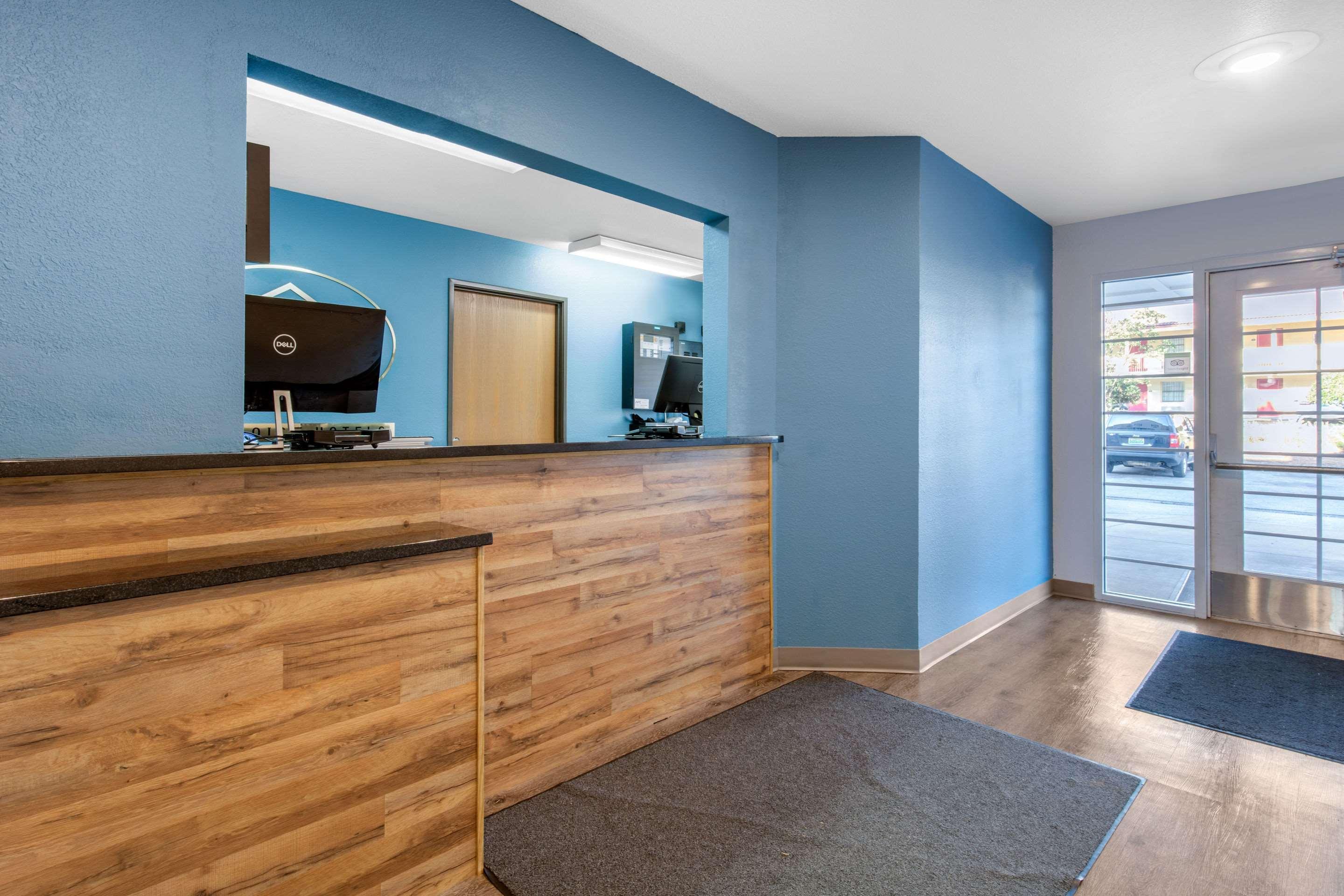 Suburban Studios Huntsville University Area Екстер'єр фото
